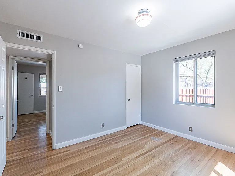102 N Avenida Carolina — Photo 19