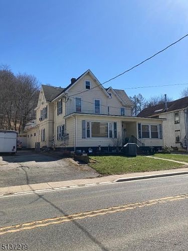1st image of 40 Bank St #4