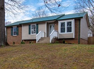 809 R S Bradley Blvd, Clarksville, TN 37042