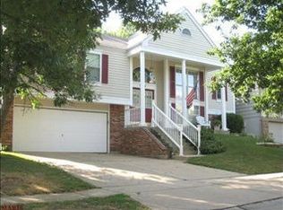 2458 Maple Crossing Dr, Ballwin, MO