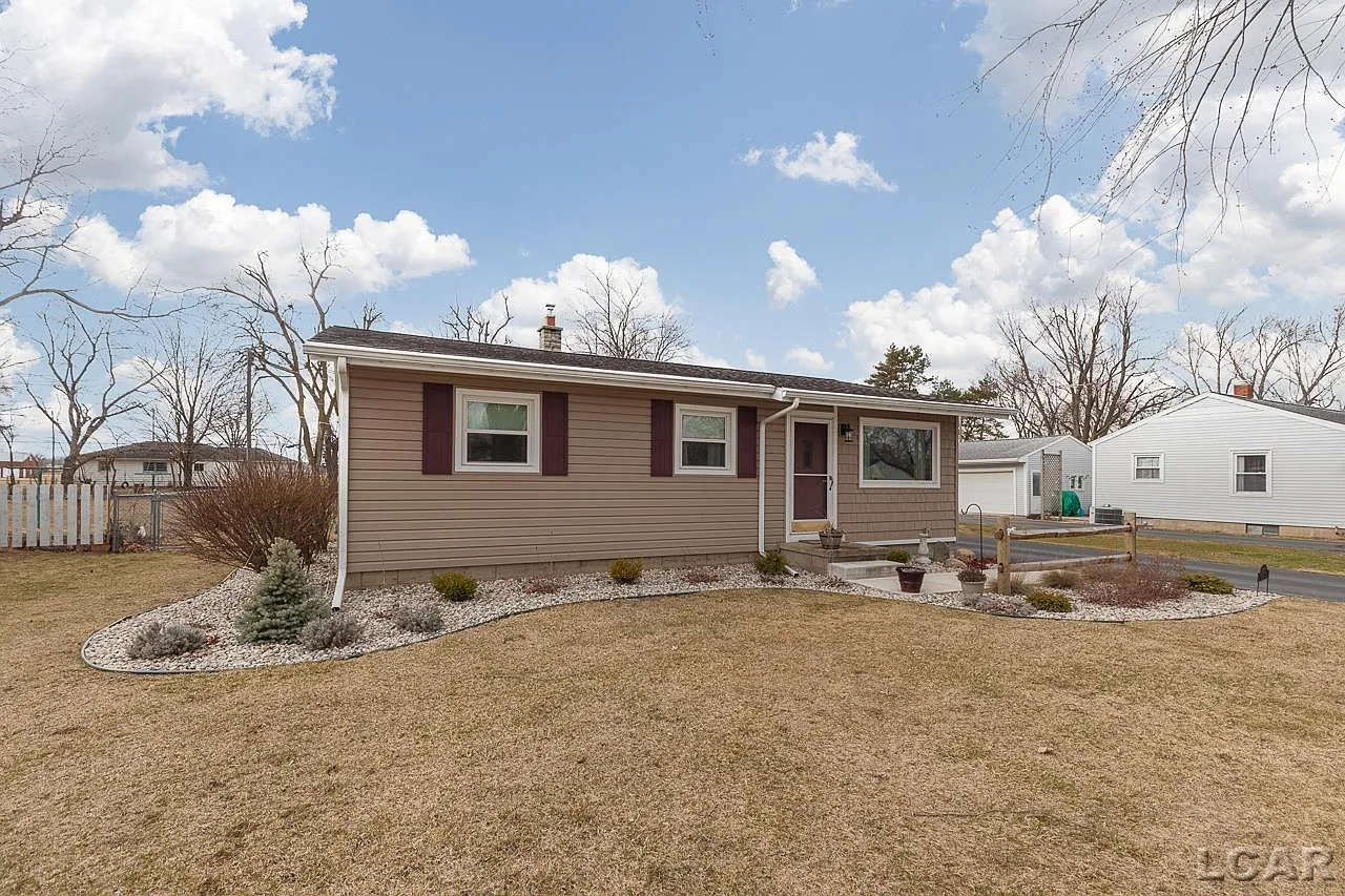 2670 Sharon Dr photo 1