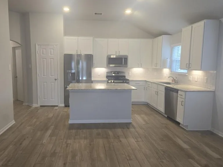 29219 Enchanted Falls Cir — Photo 2