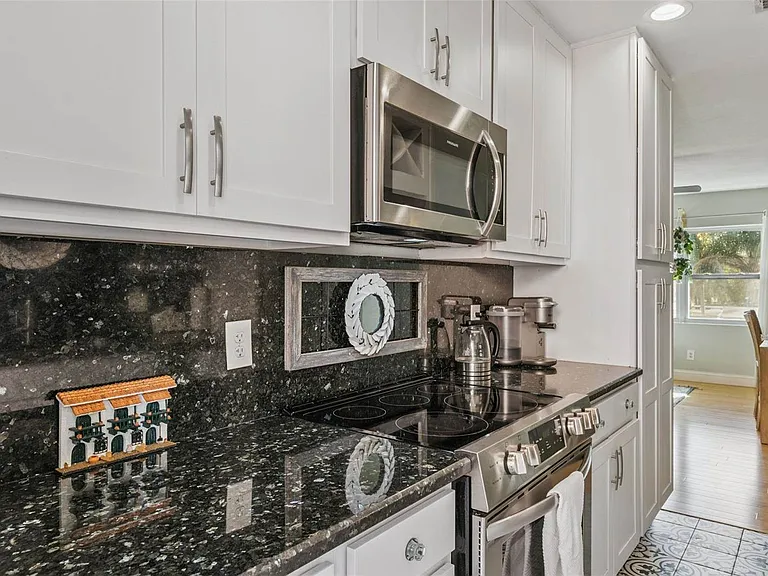 124 E Harding St — Photo 9