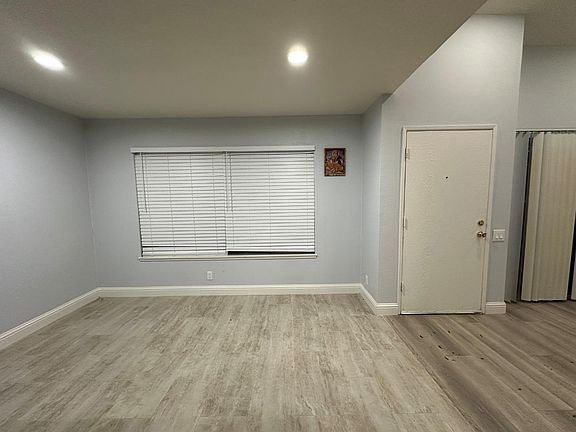 4th image of 6944 Jarvis Ave
