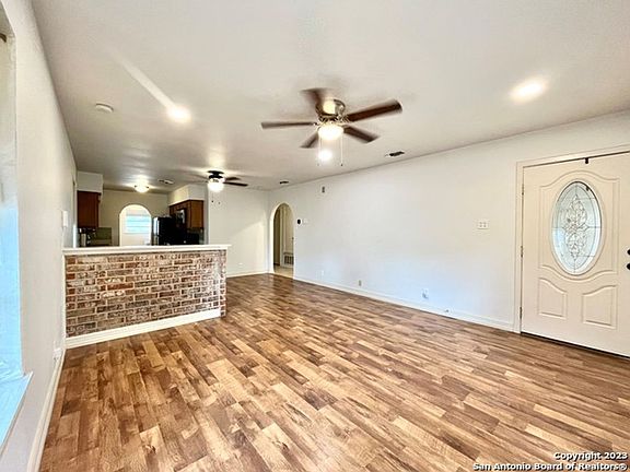 4th image of 412 W Hunt St