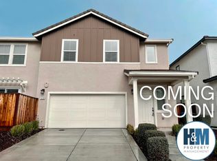 1420 Carriage Rd, Hollister, CA 95023