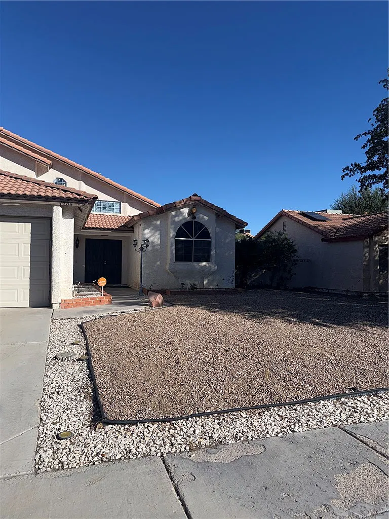 3 bed, 2.0 bath, 1683 sqft, $2,395 — Photo 1