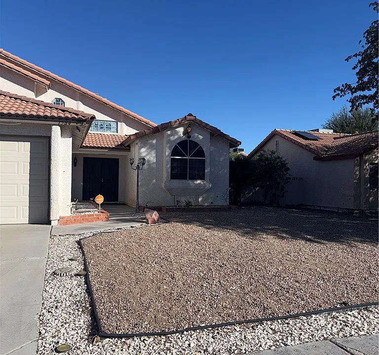 1584 Leatherleaf Dr