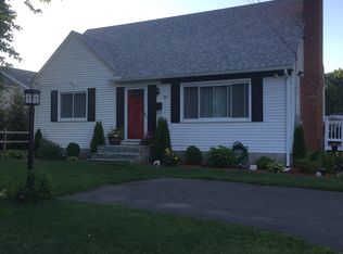 51 North St, Windsor Locks, CT 06096