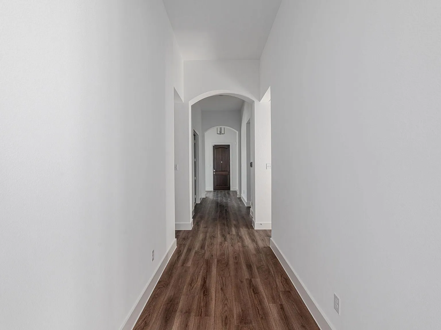 720 Wycliffe Dr — Photo 2