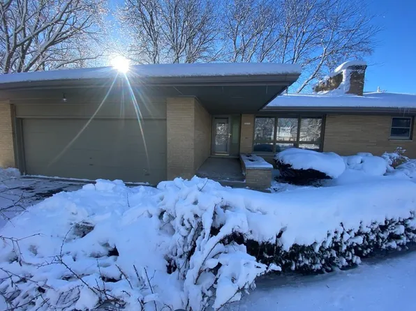 12111 W Chapman Ave, Milwaukee, WI 53228
