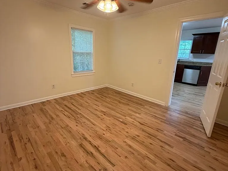 637 Parkdale Dr — Photo 7