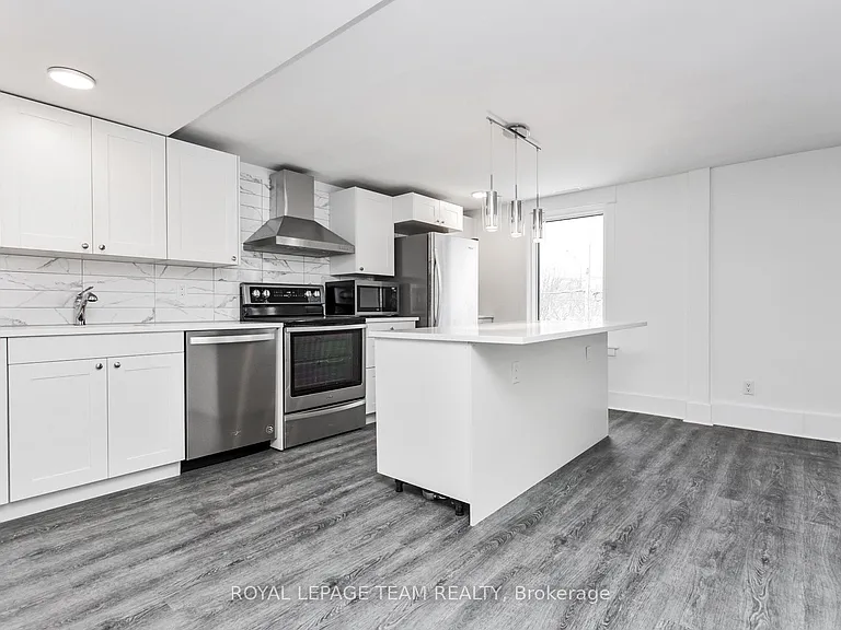 790 Bronson Ave — Photo 15