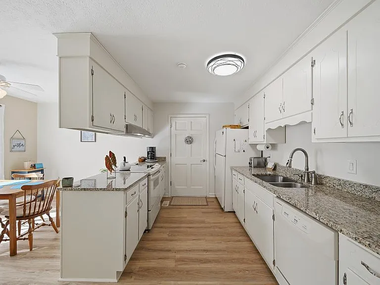729 Alpine Dr — Photo 9
