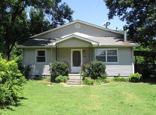 215 Walnut St, Chetopa, KS 67336