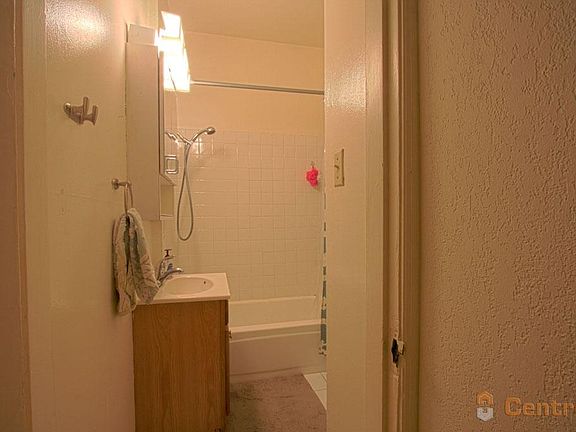 4th image of 1660 Sacramento St #12B