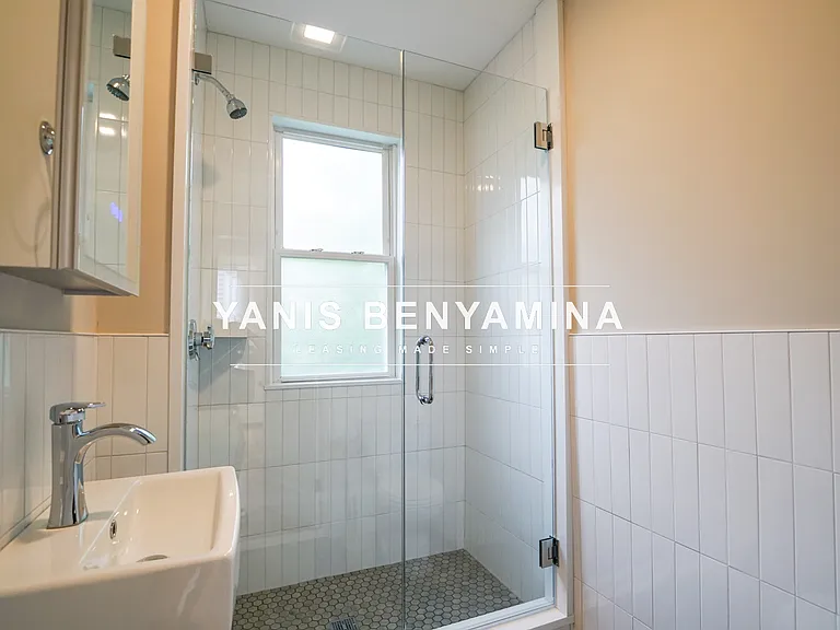 568 Green St #2 — Photo 9