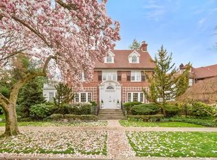 82 Tennis Pl, Forest Hills, NY 11375