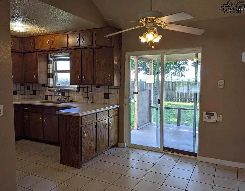 3 bed, 2.0 bath, 1099 sqft, $1,400 — Photo 3