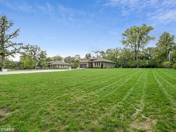 4th image of 12 Heritage Dr