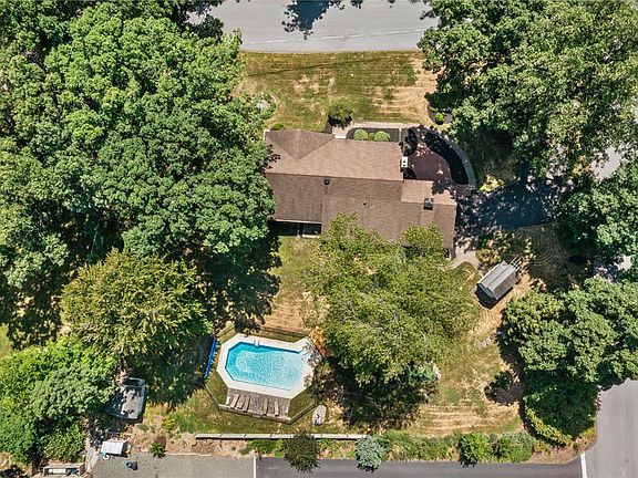 3rd image of 3598 Laurel Ln