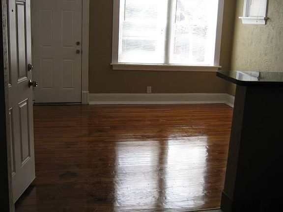 4th image of 4109-4111 Potomac St
