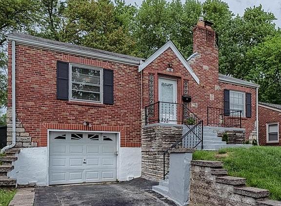 3rd image of 835 Diversey Dr