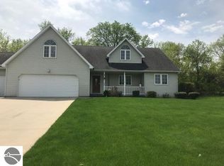 302 Red Maple Ln, Shepherd, MI 48883