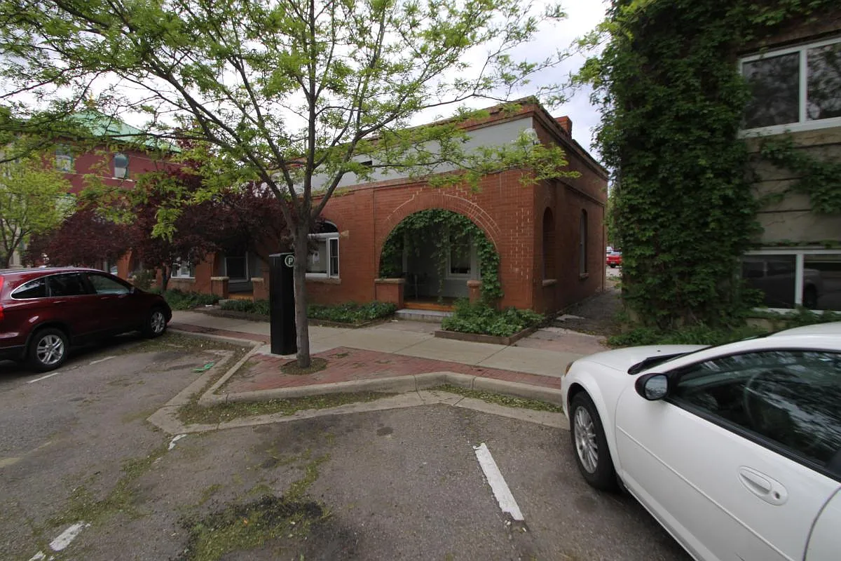 2 bed, 850 sqft, $2,400 — Photo 2