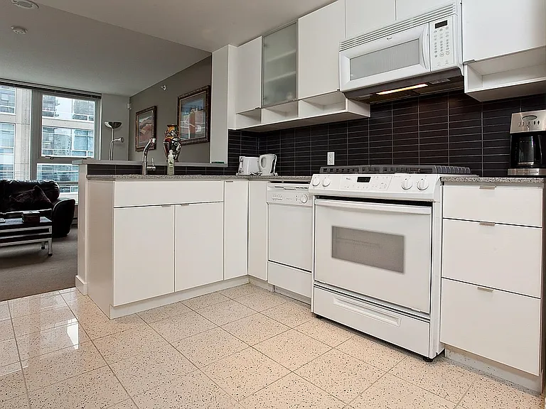 928 Beatty St #706 — Photo 7