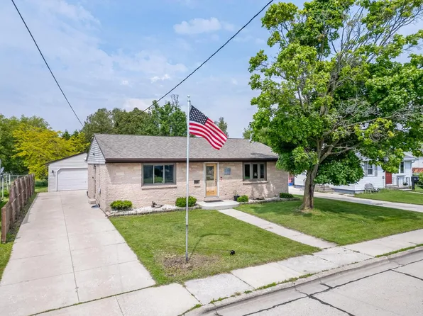 2304 School STREET, Two Rivers, WI 54241