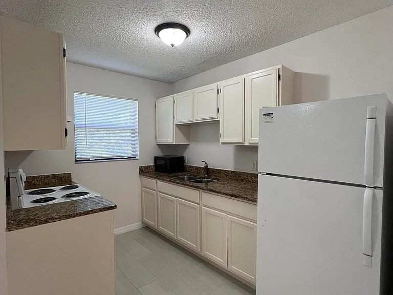 950 Louisiana Ave — Photo 3