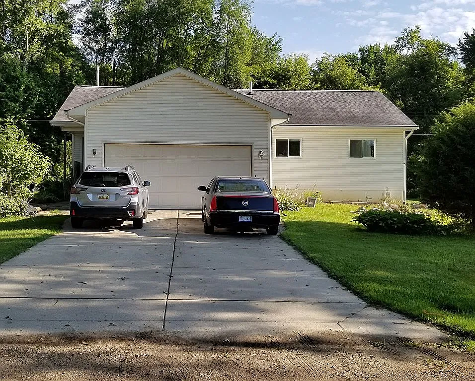 9897 Mevis Dr photo 1