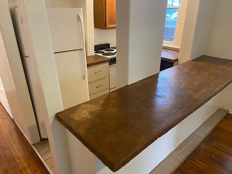 Eat in counter top at kitchen