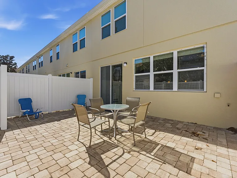 Crown Haven Dr — Photo 18
