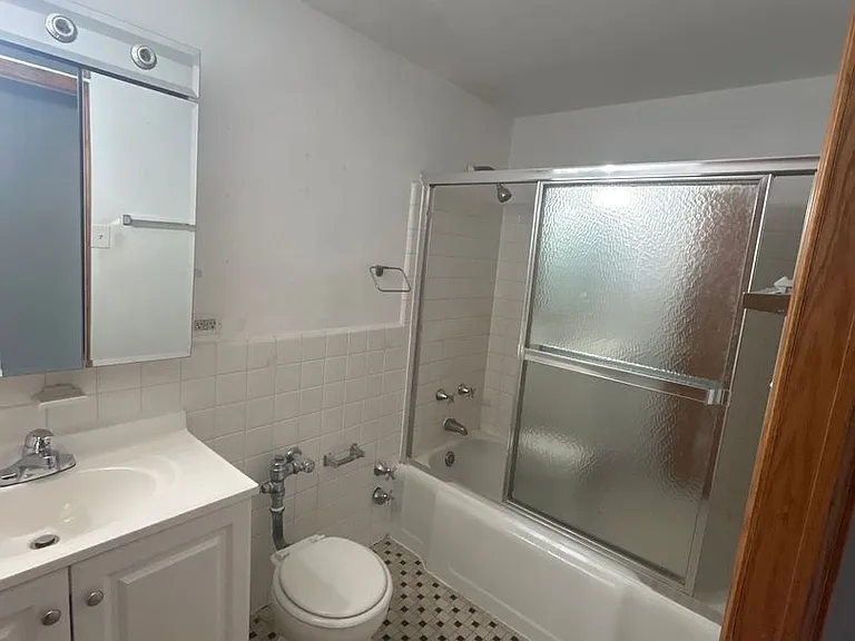 4180 Marine Terrace Apartments — Photo 94