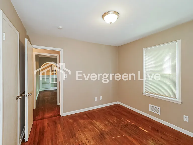 8815 Kentucky Ave — Photo 12