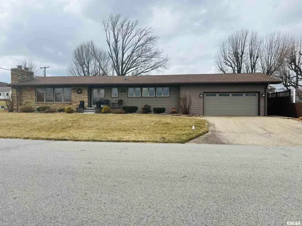 1 Country Club Ct, Harrisburg, IL 62946