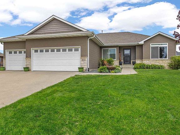 2nd image of 542 Rolling Hills Dr