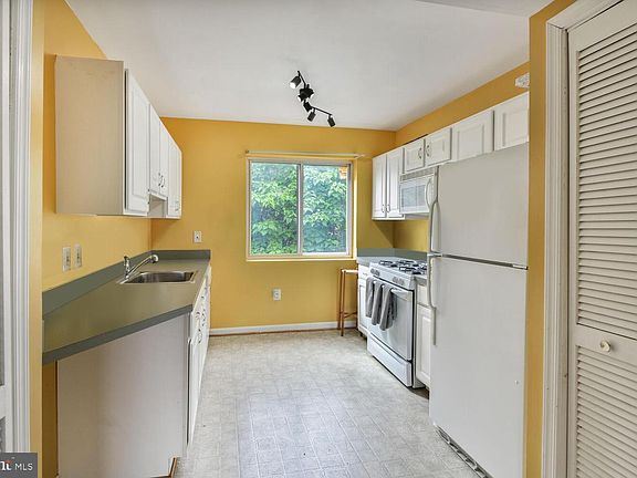 5th image of 4212 Benning Rd NE APT 5