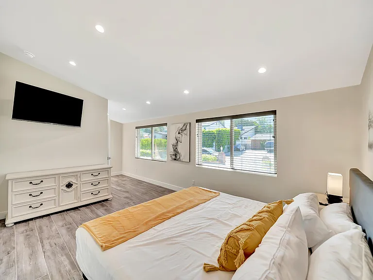 5854 McDonie Ave — Photo 25