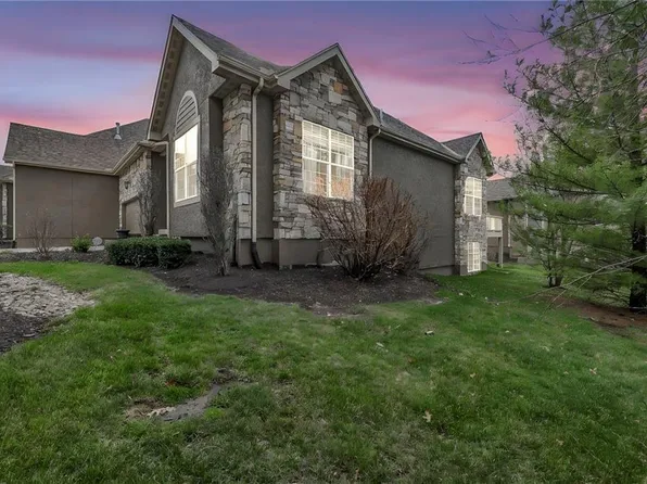 16934 S Bradley Dr, Olathe, KS 66062
