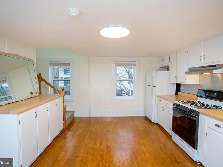 67 Ferry St — Photo 3