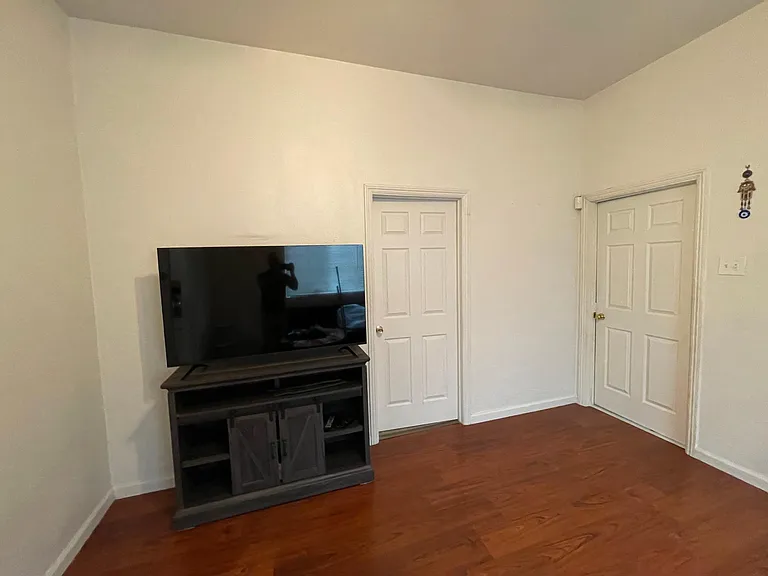2820 32nd Ave — Photo 5