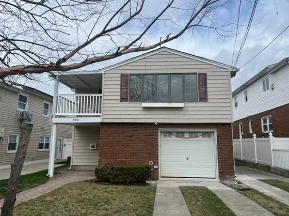 576 Britton Ave, Staten Island, NY 10304