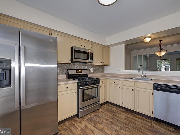 5th image of 46 Grant Ln
