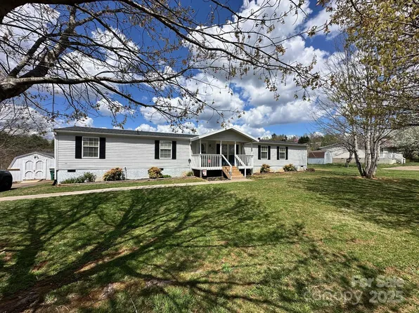 37 Haden Dr, Leicester, NC 28748