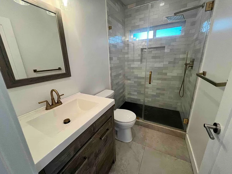 8045 Darby Ave — Photo 12