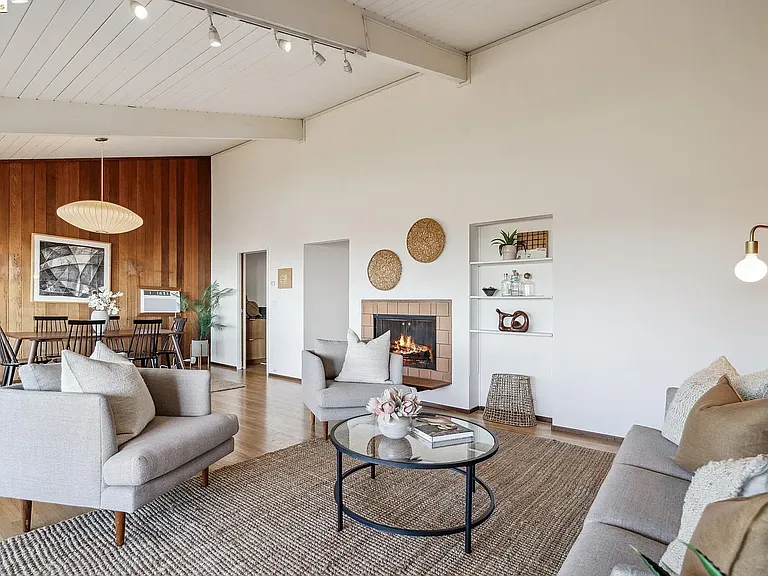 540 Dwight Pl — Photo 36