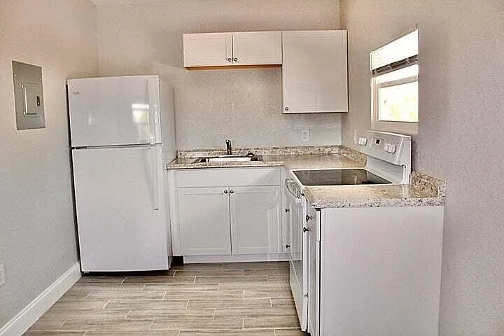 305 Cypress Dr #1 — Photo 16